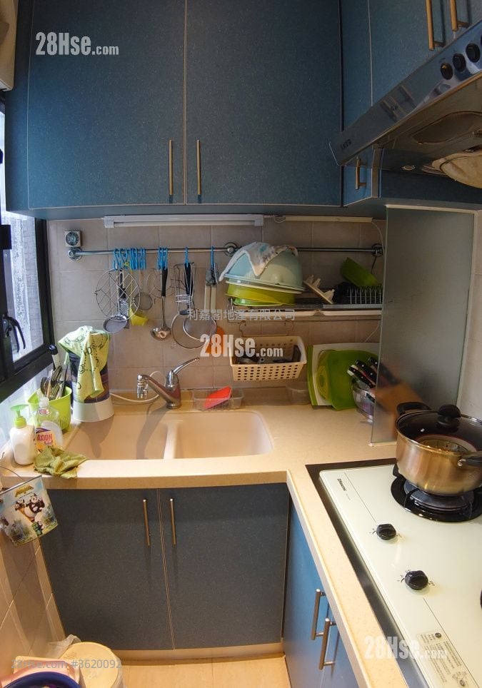 Heng Fa Chuen Sell 3 Bedrooms , 1 Bathroom 563 ft² Heng Fa Chuen Sell 3 Bedrooms , 1 Bathroom 563 ft²