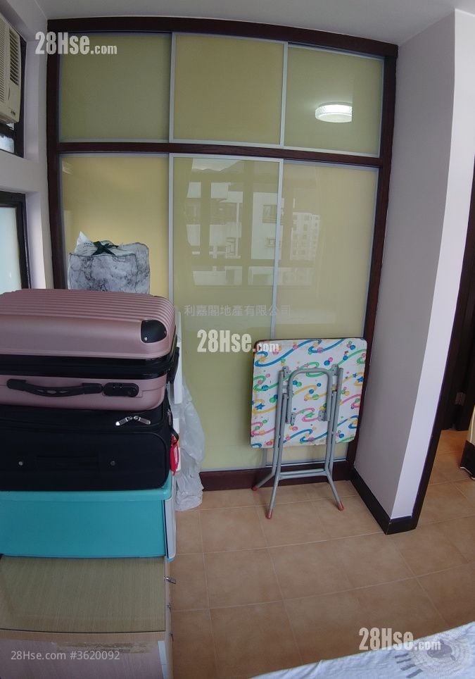 Heng Fa Chuen Sell 3 Bedrooms , 1 Bathroom 563 ft² Heng Fa Chuen Sell 3 Bedrooms , 1 Bathroom 563 ft²