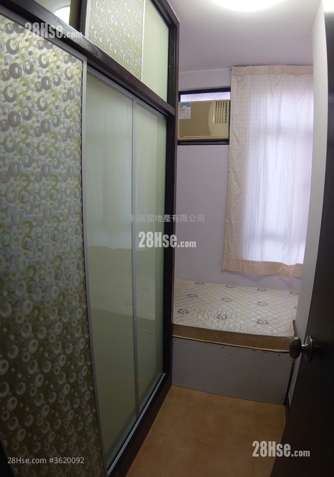 Heng Fa Chuen Sell 3 Bedrooms , 1 Bathroom 563 ft² Heng Fa Chuen Sell 3 Bedrooms , 1 Bathroom 563 ft²