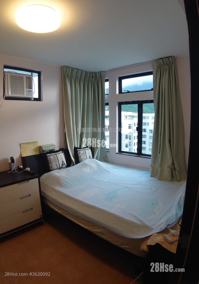 Heng Fa Chuen Sell 3 Bedrooms , 1 Bathroom 563 ft² Heng Fa Chuen Sell 3 Bedrooms , 1 Bathroom 563 ft²