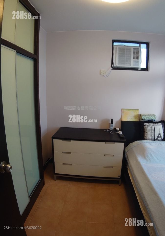 Heng Fa Chuen Sell 3 Bedrooms , 1 Bathroom 563 ft² Heng Fa Chuen Sell 3 Bedrooms , 1 Bathroom 563 ft²