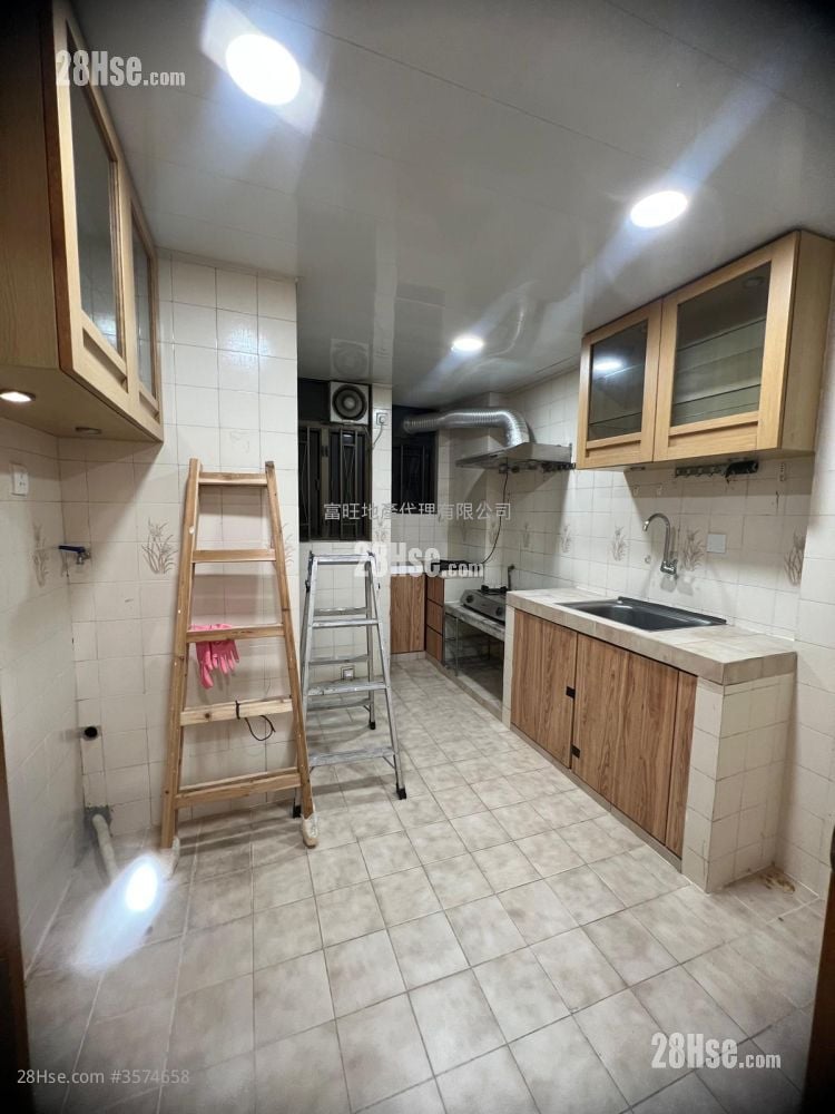 成德大廈 租盤 3 房 , 2 浴室 777 平方呎 成德大廈 租盤 3 房 , 2 浴室 777 平方呎