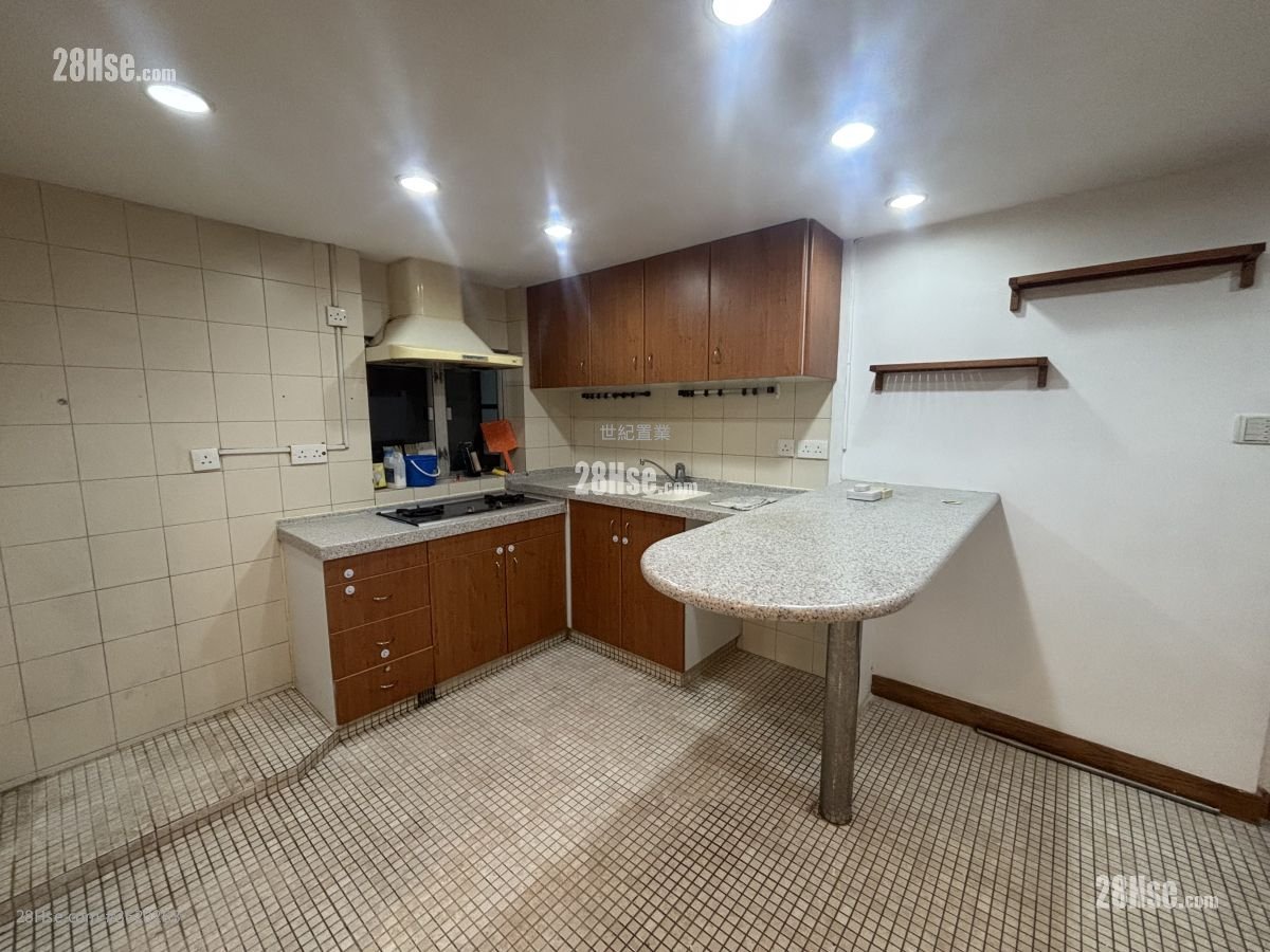 單幢樓房 租盤 2 浴室 670 平方呎 單幢樓房 租盤 2 浴室 670 平方呎