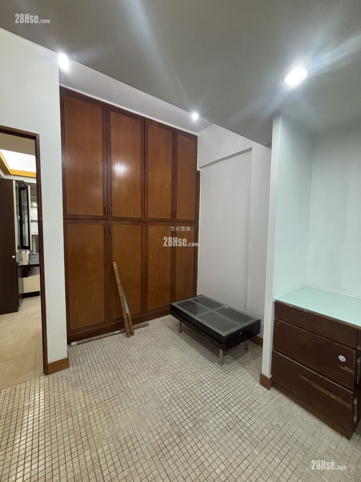 單幢樓房 租盤 2 浴室 670 平方呎 單幢樓房 租盤 2 浴室 670 平方呎