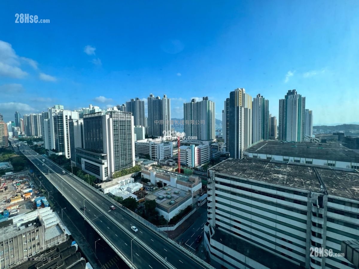 The Sparkle Sell 3 Bedrooms 783 ft² The Sparkle Sell 3 Bedrooms 783 ft²