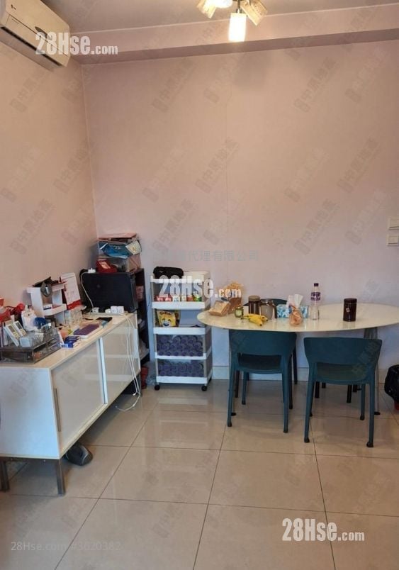 Uptown Sell 3 Bedrooms 760 ft² Uptown Sell 3 Bedrooms 760 ft²