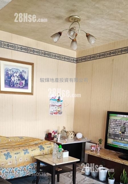 Man Fai Building Sell 3 Bedrooms , 1 Bathroom 750 ft²