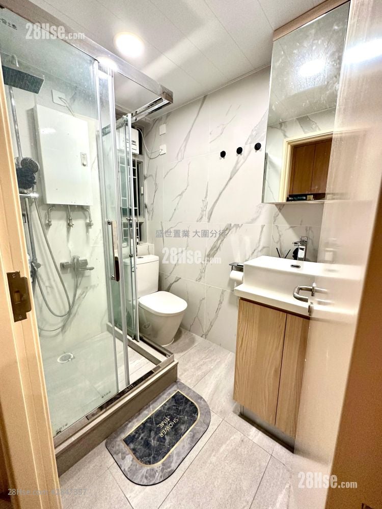 Mei Pak Court Sell 2 Bedrooms , 1 Bathroom 446 ft² Mei Pak Court Sell 2 Bedrooms , 1 Bathroom 446 ft²