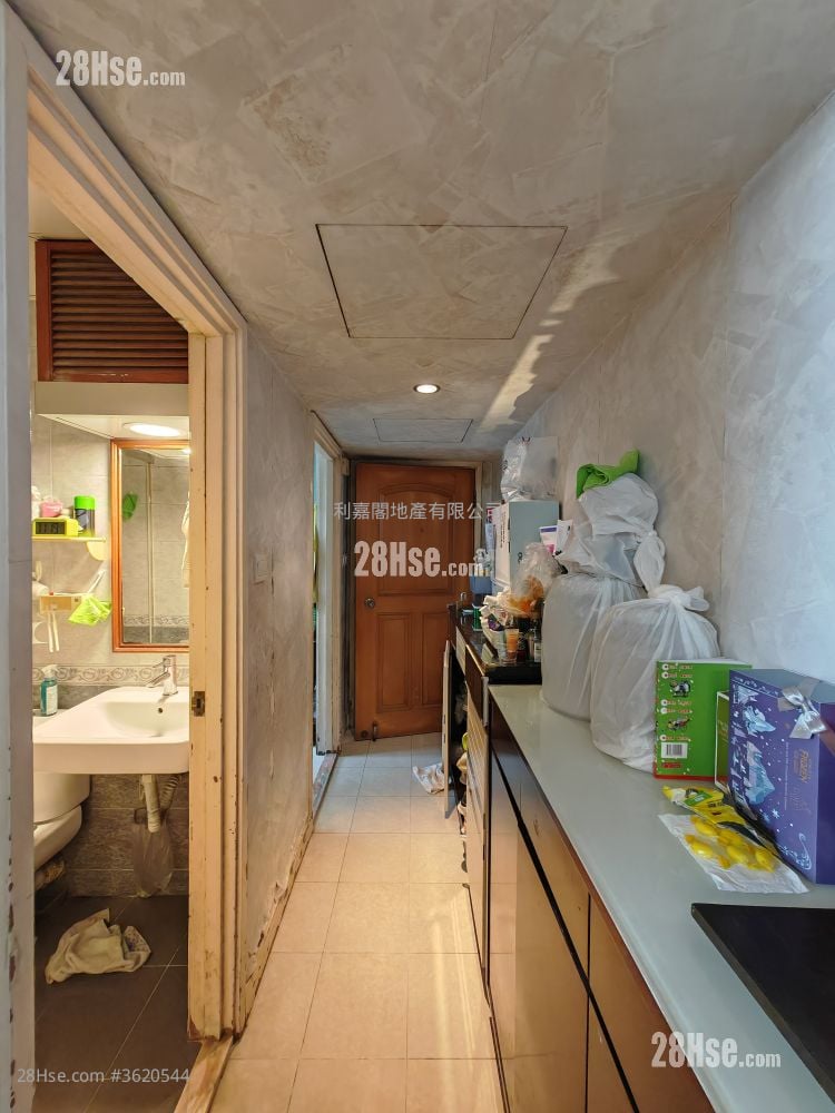 Ching Wah Court Sell 3 Bedrooms 554 ft²