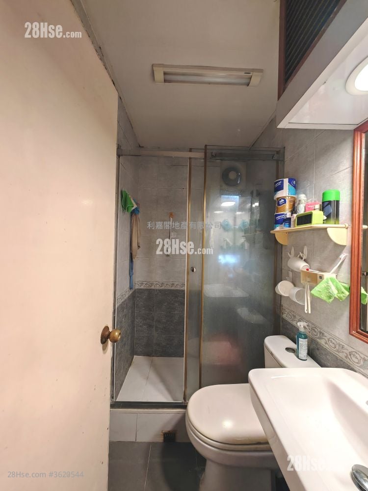 Ching Wah Court Sell 3 Bedrooms 554 ft² Ching Wah Court Sell 3 Bedrooms 554 ft²