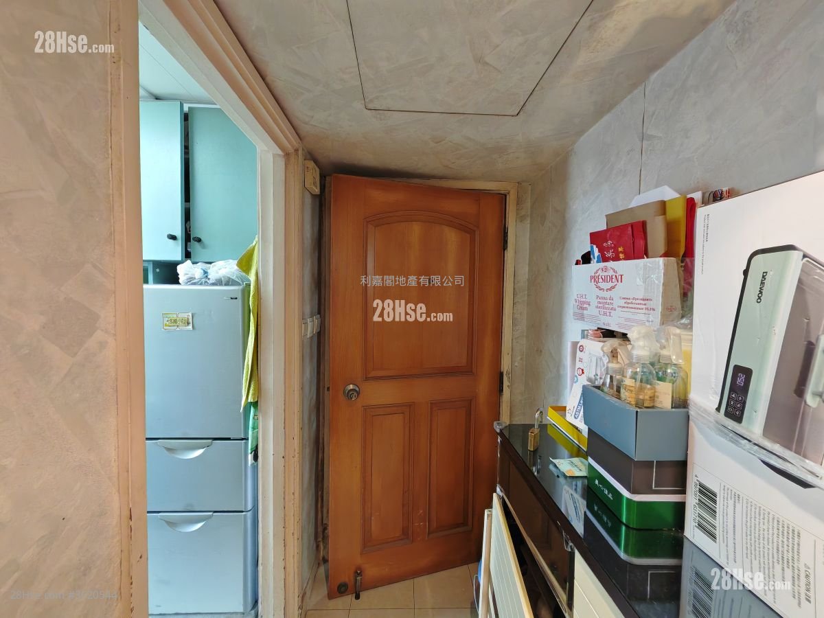 Ching Wah Court Sell 3 Bedrooms 554 ft² Ching Wah Court Sell 3 Bedrooms 554 ft²