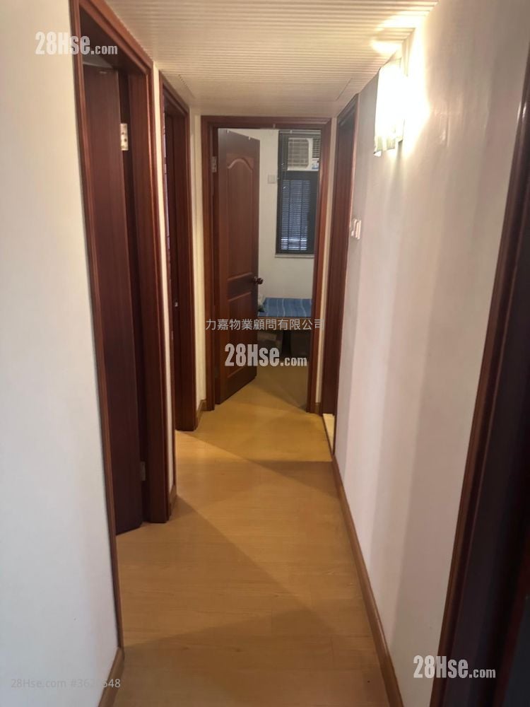 Beverley Heights Sell 3 Bedrooms , 2 Bathrooms 718 ft² Beverley Heights Sell 3 Bedrooms , 2 Bathrooms 718 ft²
