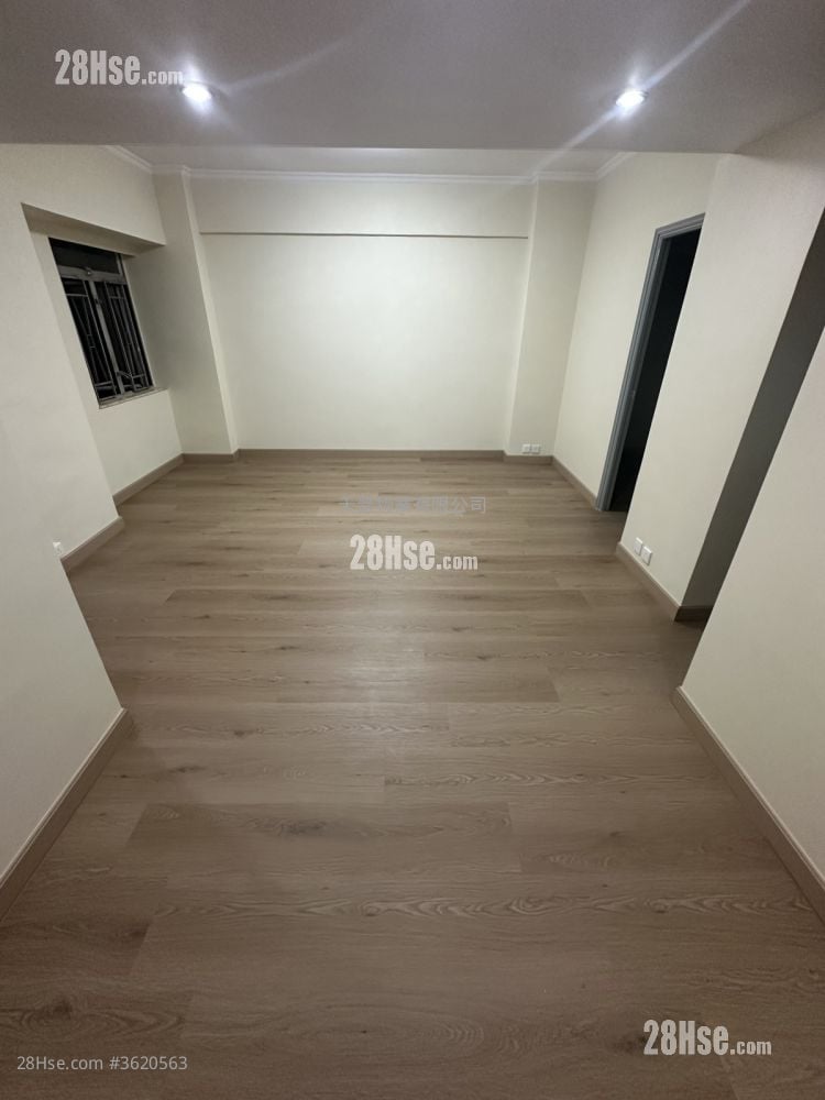 Kwong Yiu Mansion  Sell 3 Bedrooms , 1 Bathroom 574 ft² Kwong Yiu Mansion  Sell 3 Bedrooms , 1 Bathroom 574 ft²