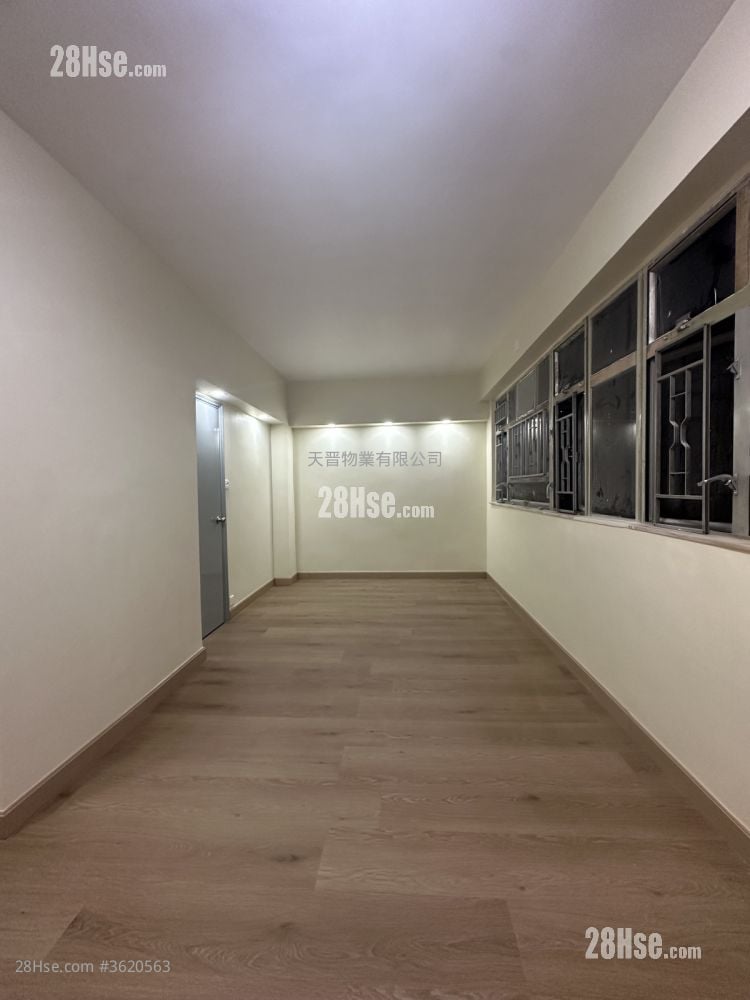 Kwong Yiu Mansion  Sell 3 Bedrooms , 1 Bathroom 574 ft² Kwong Yiu Mansion  Sell 3 Bedrooms , 1 Bathroom 574 ft²