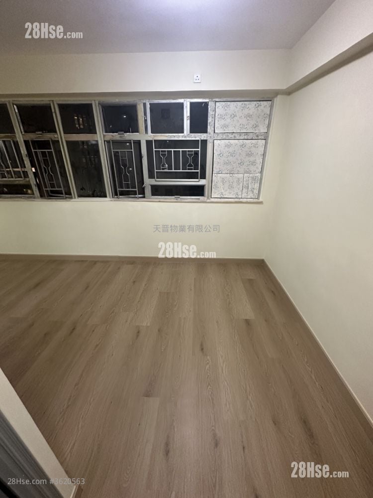 Kwong Yiu Mansion  Sell 3 Bedrooms , 1 Bathroom 574 ft² Kwong Yiu Mansion  Sell 3 Bedrooms , 1 Bathroom 574 ft²