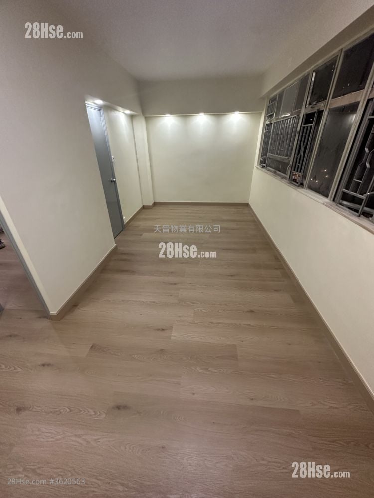 Kwong Yiu Mansion  Sell 3 Bedrooms , 1 Bathroom 574 ft² Kwong Yiu Mansion  Sell 3 Bedrooms , 1 Bathroom 574 ft²