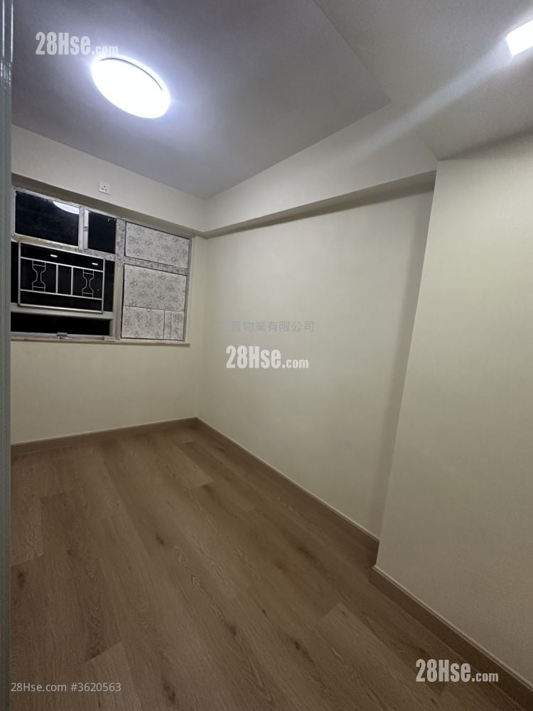 Kwong Yiu Mansion  Sell 3 Bedrooms , 1 Bathroom 574 ft² Kwong Yiu Mansion  Sell 3 Bedrooms , 1 Bathroom 574 ft²