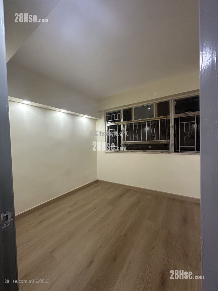 Kwong Yiu Mansion  Sell 3 Bedrooms , 1 Bathroom 574 ft² Kwong Yiu Mansion  Sell 3 Bedrooms , 1 Bathroom 574 ft²