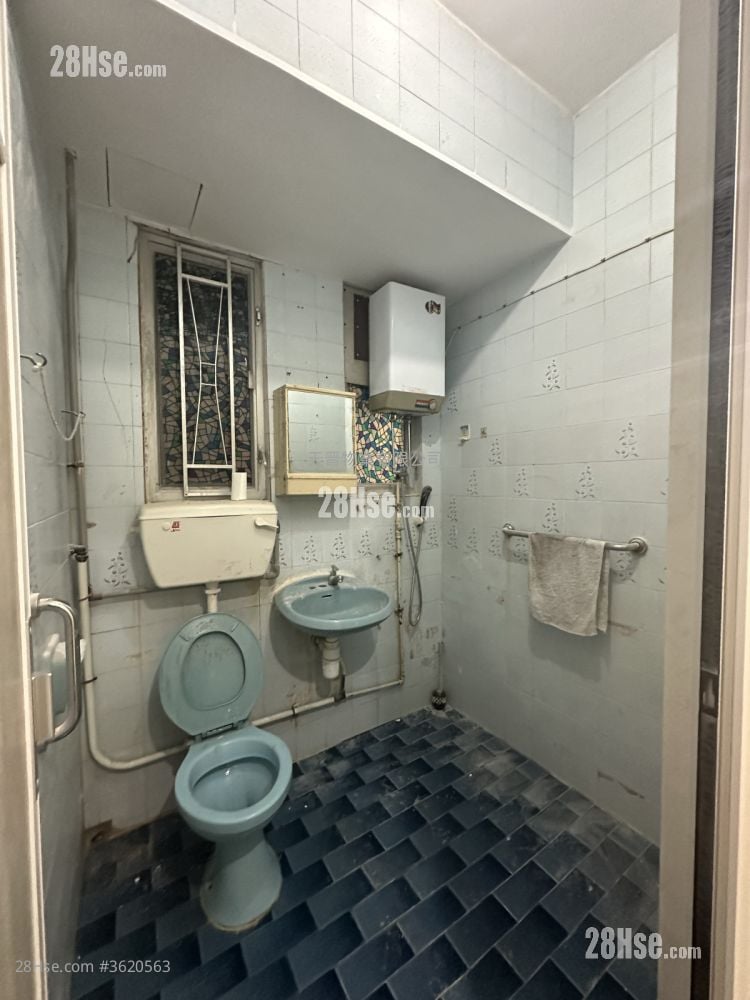Kwong Yiu Mansion  Sell 3 Bedrooms , 1 Bathroom 574 ft² Kwong Yiu Mansion  Sell 3 Bedrooms , 1 Bathroom 574 ft²