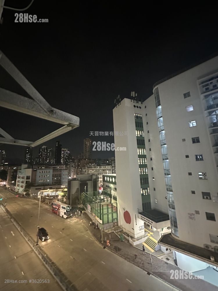 Kwong Yiu Mansion  Sell 3 Bedrooms , 1 Bathroom 574 ft² Kwong Yiu Mansion  Sell 3 Bedrooms , 1 Bathroom 574 ft²