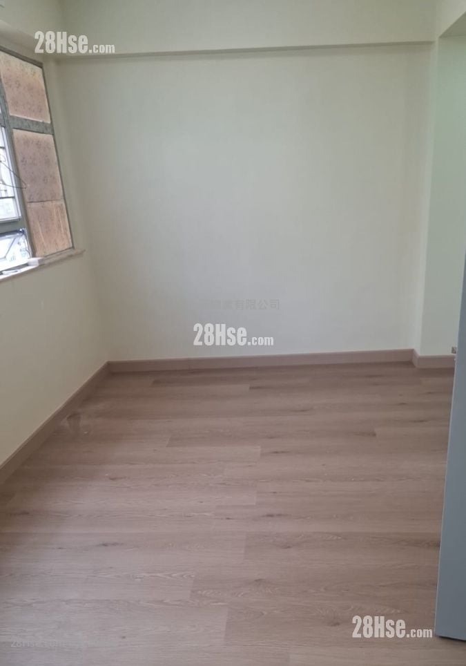 Kwong Yiu Mansion  Sell 3 Bedrooms , 1 Bathroom 574 ft² Kwong Yiu Mansion  Sell 3 Bedrooms , 1 Bathroom 574 ft²
