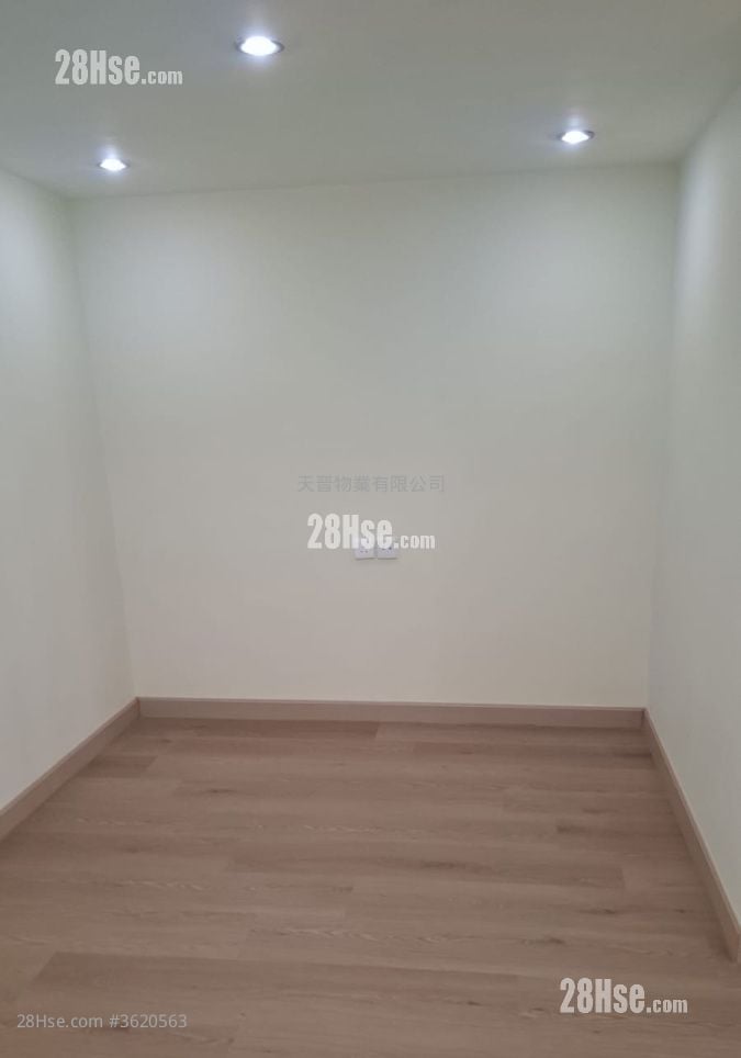 Kwong Yiu Mansion  Sell 3 Bedrooms , 1 Bathroom 574 ft² Kwong Yiu Mansion  Sell 3 Bedrooms , 1 Bathroom 574 ft²