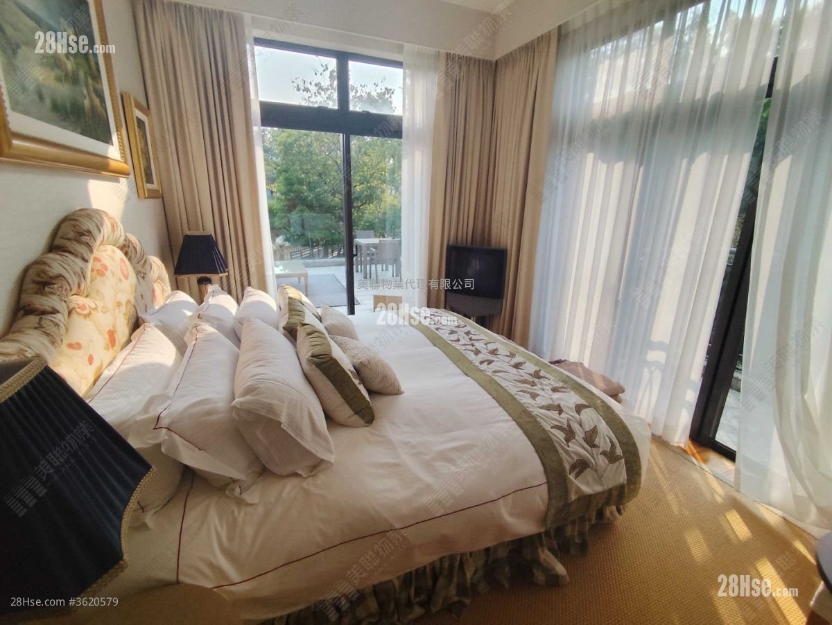 The Royal Oaks Sell 5+ Bedrooms 3,003 ft² The Royal Oaks Sell 5+ Bedrooms 3,003 ft²