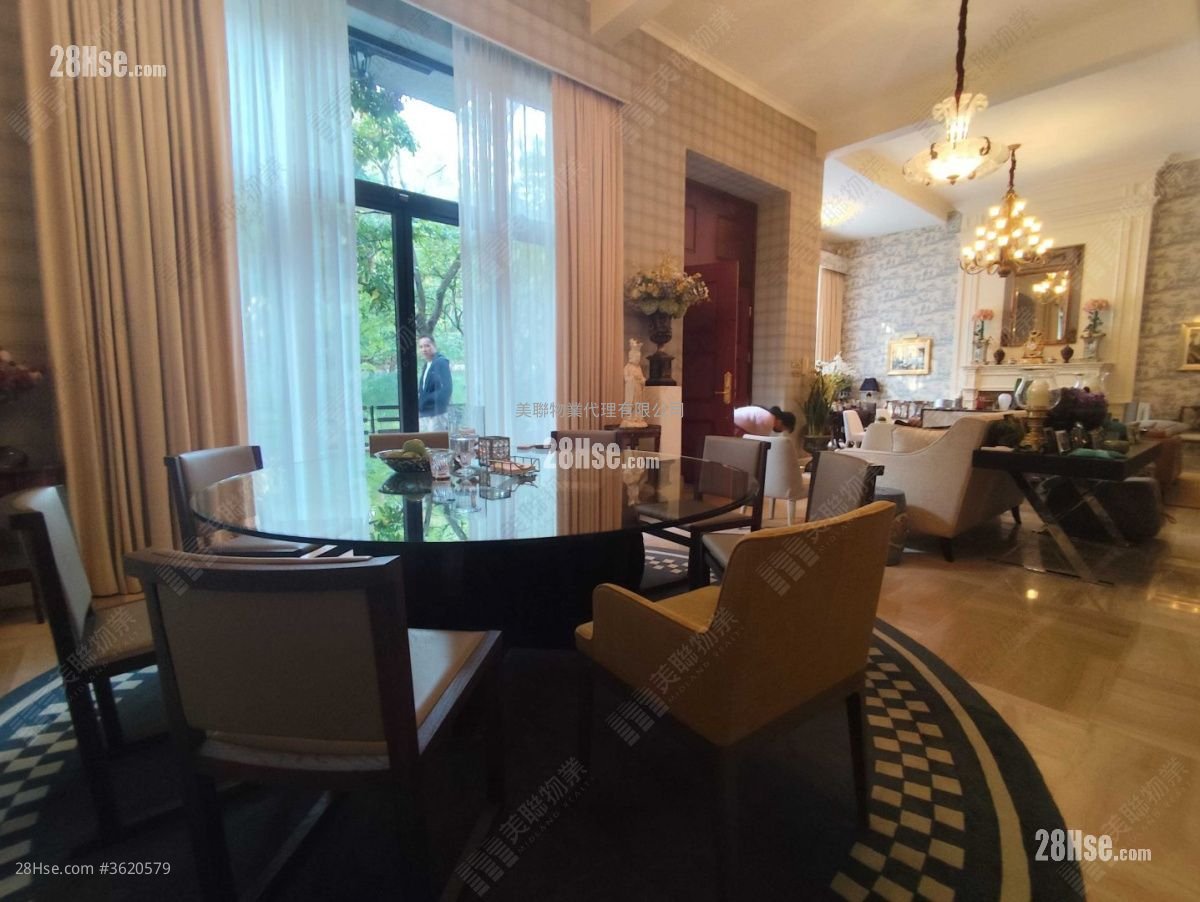 The Royal Oaks Sell 5+ Bedrooms 3,003 ft² The Royal Oaks Sell 5+ Bedrooms 3,003 ft²