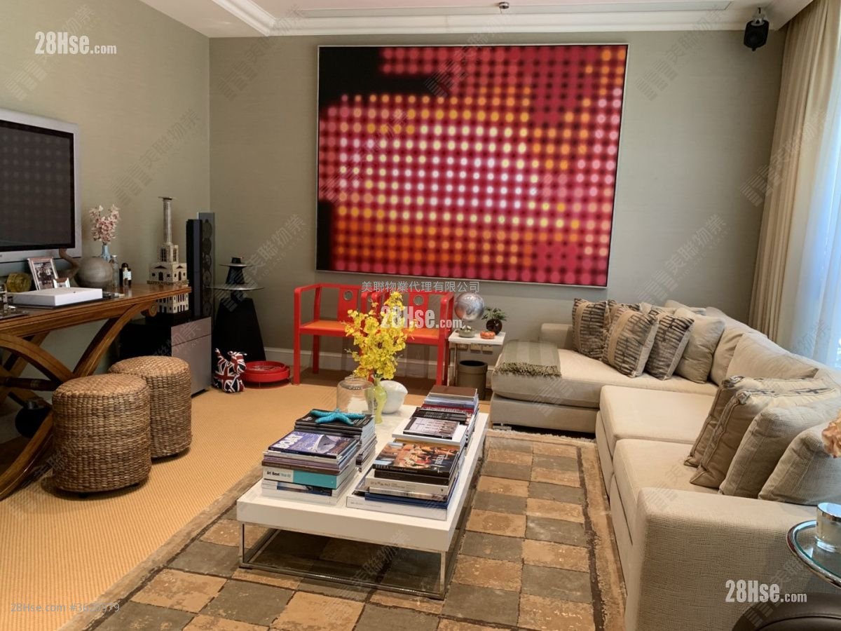 The Royal Oaks Sell 5+ Bedrooms 3,003 ft² The Royal Oaks Sell 5+ Bedrooms 3,003 ft²