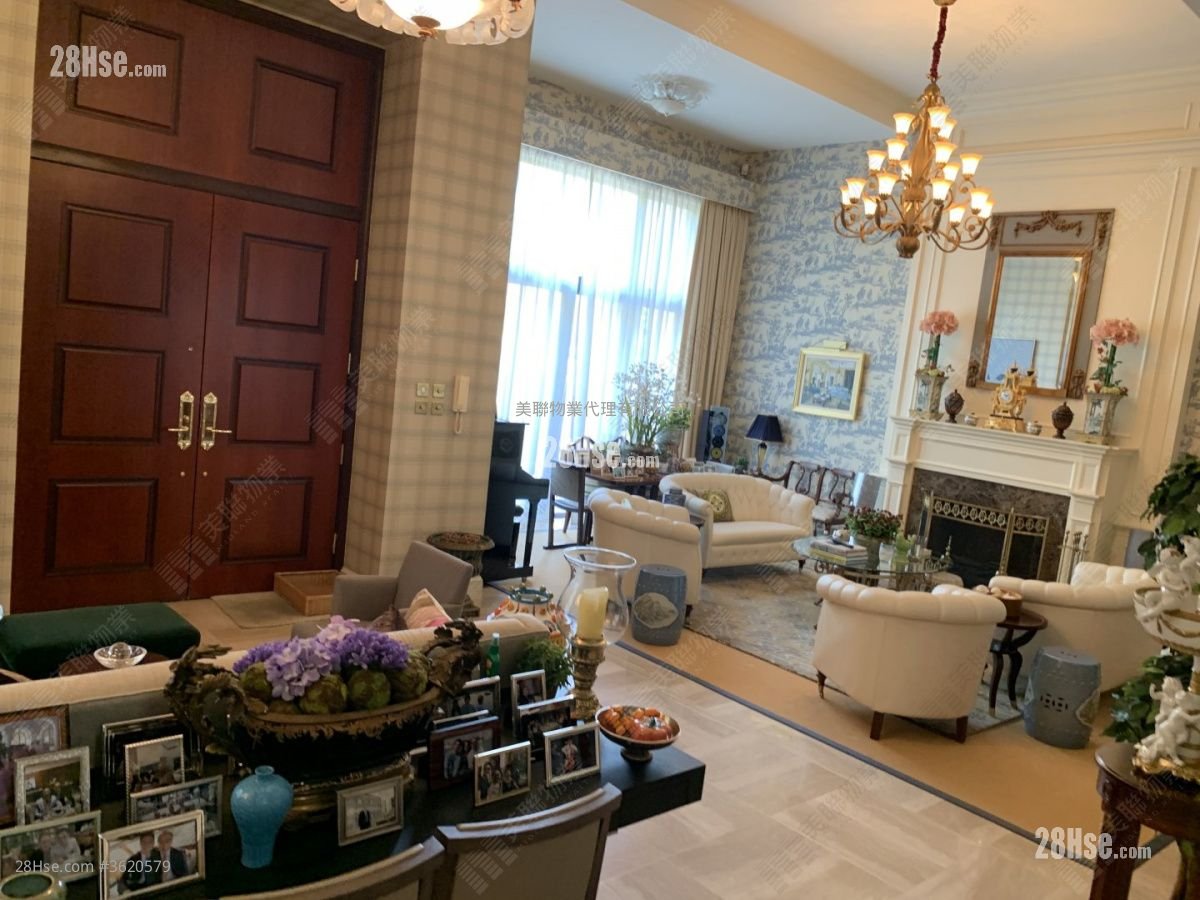 The Royal Oaks Sell 5+ Bedrooms 3,003 ft² The Royal Oaks Sell 5+ Bedrooms 3,003 ft²