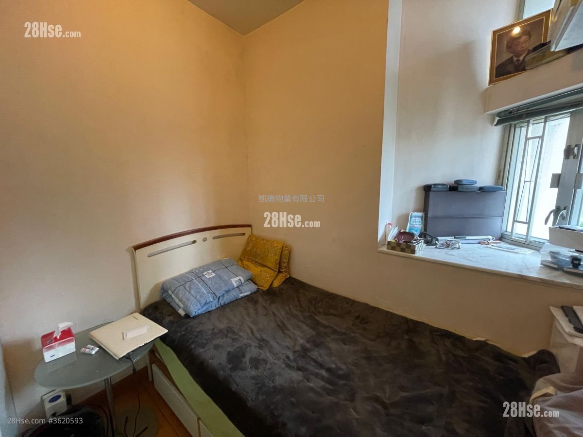 Kwun Hei Court Sell 3 Bedrooms , 1 Bathroom 601 ft² Kwun Hei Court Sell 3 Bedrooms , 1 Bathroom 601 ft²