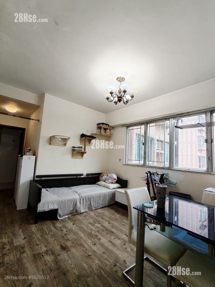 Greenknoll Court Sell 3 Bedrooms , 1 Bathroom 456 ft² Greenknoll Court Sell 3 Bedrooms , 1 Bathroom 456 ft²