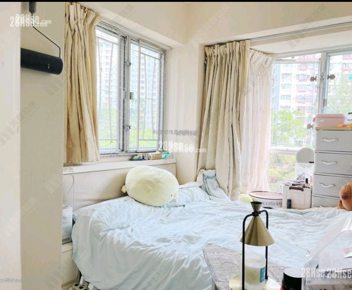 Greenknoll Court Sell 3 Bedrooms , 1 Bathroom 456 ft² Greenknoll Court Sell 3 Bedrooms , 1 Bathroom 456 ft²
