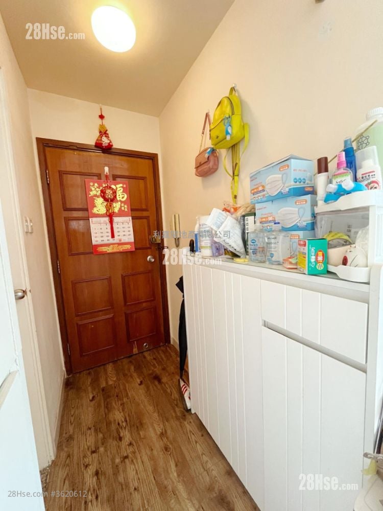 Greenknoll Court Sell 3 Bedrooms , 1 Bathroom 456 ft² Greenknoll Court Sell 3 Bedrooms , 1 Bathroom 456 ft²