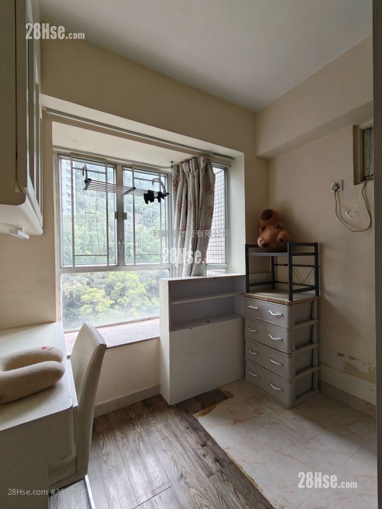 Greenknoll Court Sell 3 Bedrooms , 1 Bathroom 456 ft² Greenknoll Court Sell 3 Bedrooms , 1 Bathroom 456 ft²