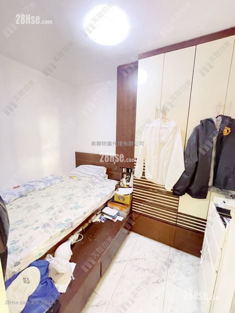Yan Shing Court Sell 2 Bedrooms 401 ft² Yan Shing Court Sell 2 Bedrooms 401 ft²