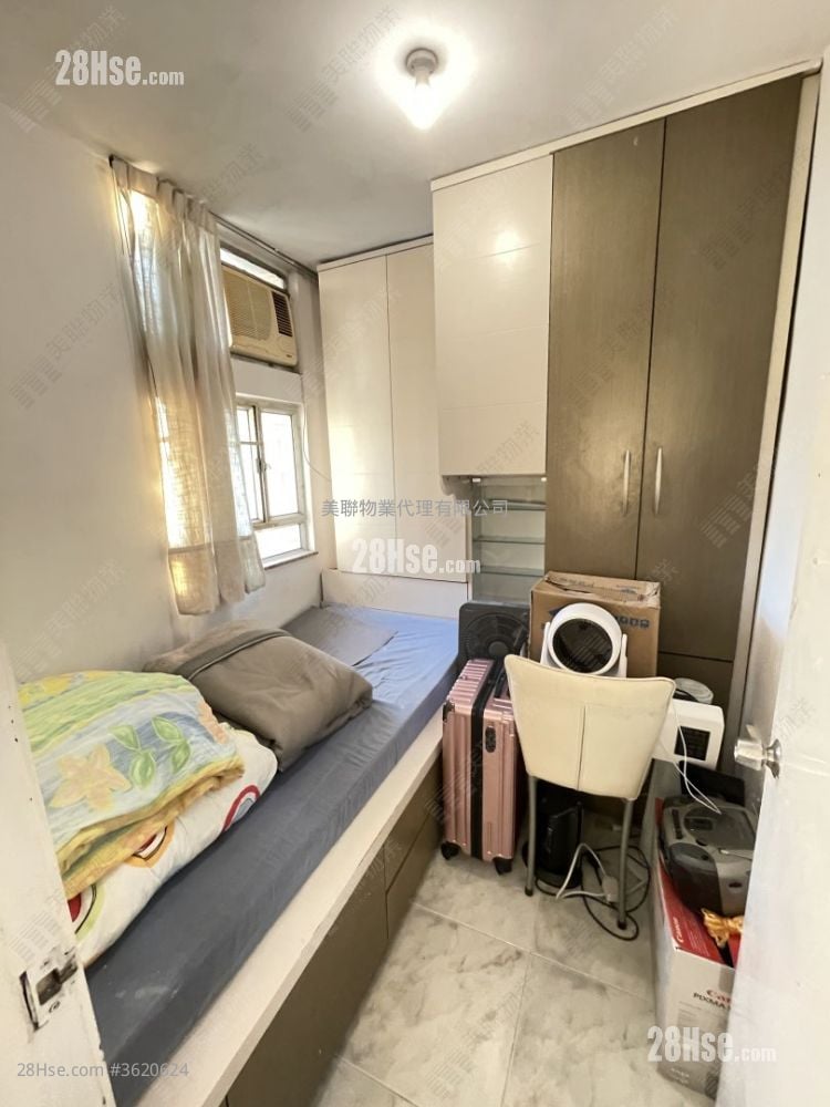 Yan Shing Court Sell 2 Bedrooms 401 ft² Yan Shing Court Sell 2 Bedrooms 401 ft²