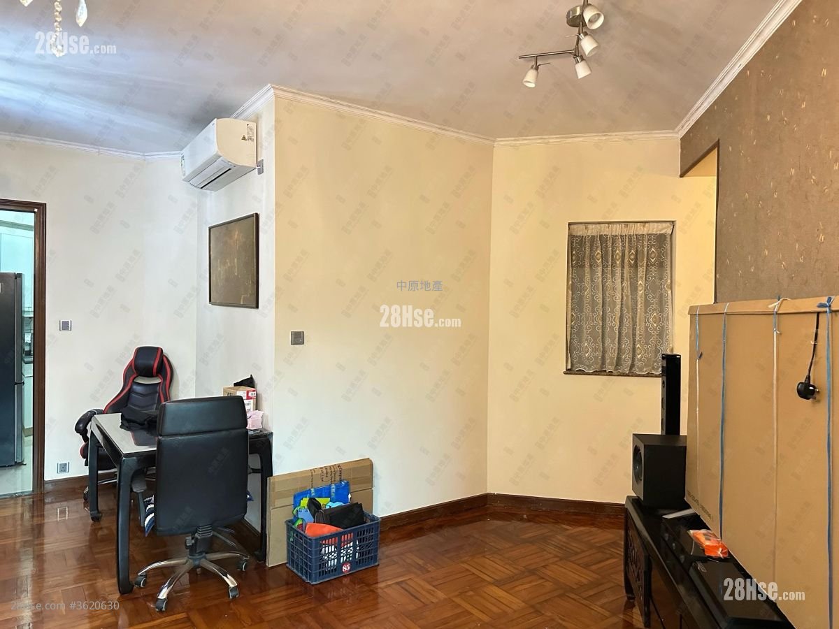Woodland Crest Sell 3 Bedrooms , 2 Bathrooms 942 ft² Woodland Crest Sell 3 Bedrooms , 2 Bathrooms 942 ft²