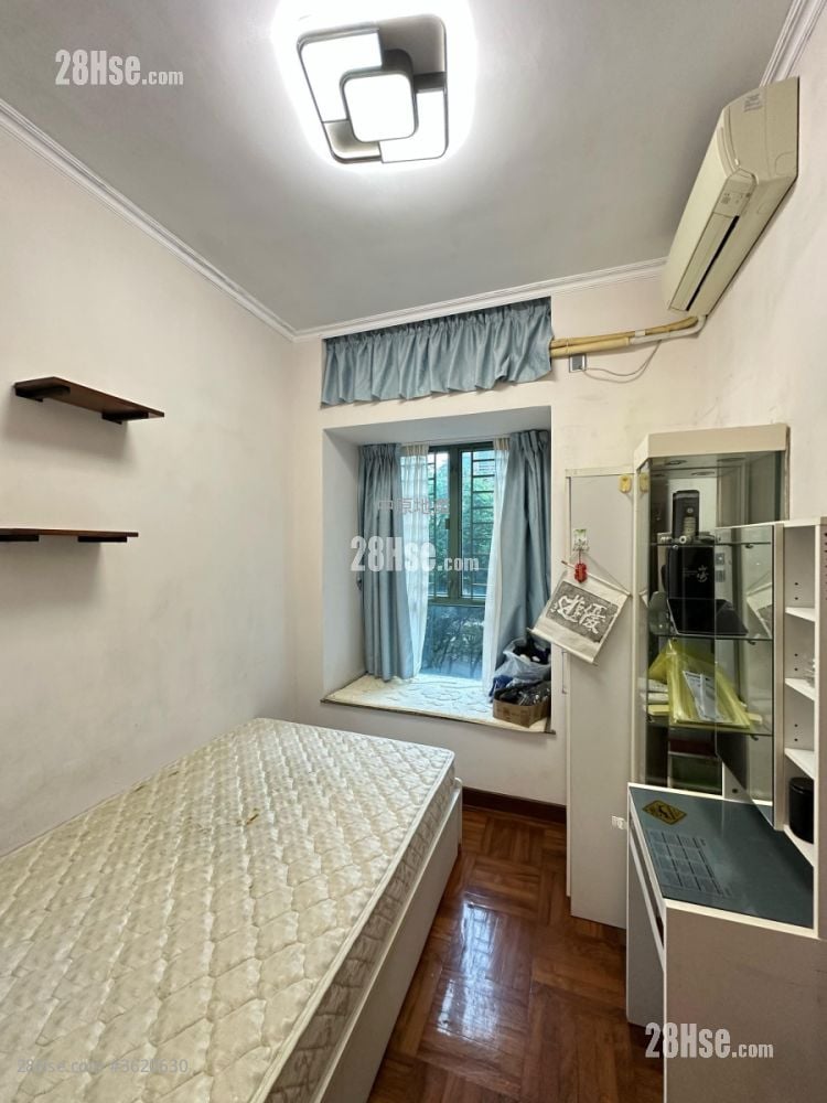 Woodland Crest Sell 3 Bedrooms , 2 Bathrooms 942 ft² Woodland Crest Sell 3 Bedrooms , 2 Bathrooms 942 ft²