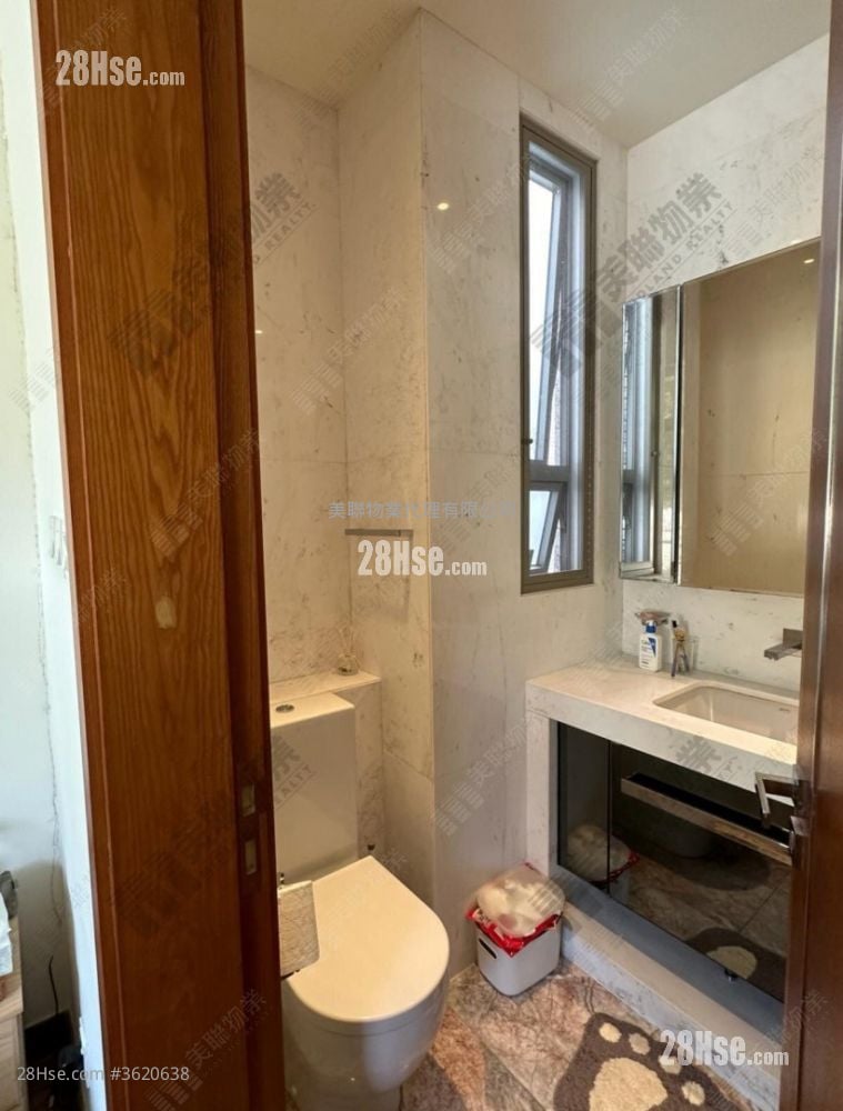 The Green Sell 3 Bedrooms 1,315 ft² The Green Sell 3 Bedrooms 1,315 ft²