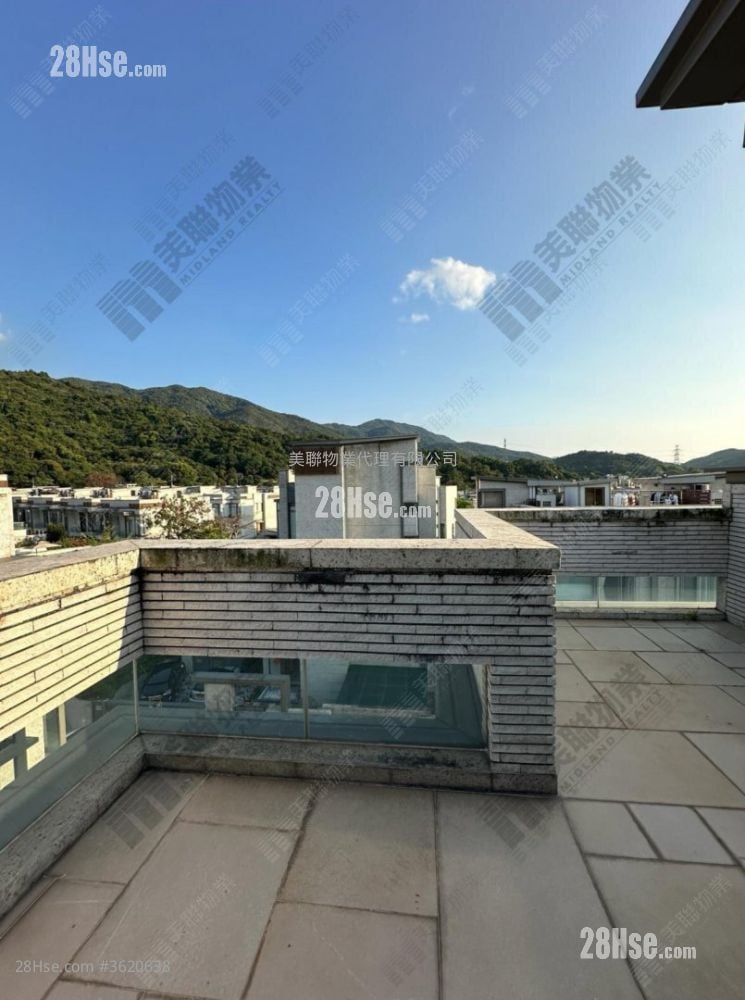 The Green Sell 3 Bedrooms 1,315 ft² The Green Sell 3 Bedrooms 1,315 ft²