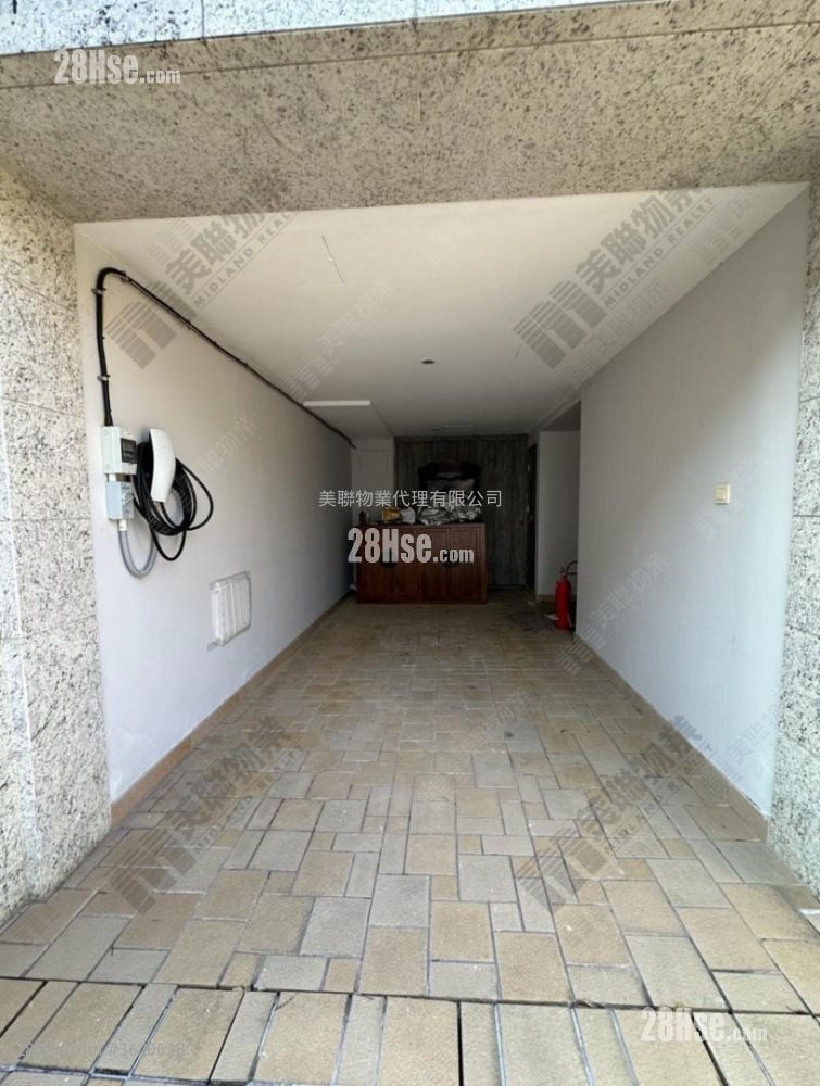 The Green Sell 3 Bedrooms 1,315 ft² The Green Sell 3 Bedrooms 1,315 ft²