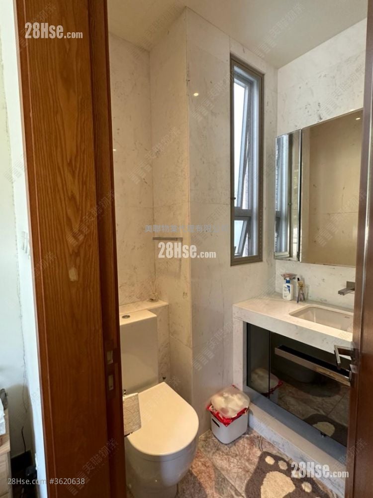 The Green Sell 3 Bedrooms 1,315 ft² The Green Sell 3 Bedrooms 1,315 ft²