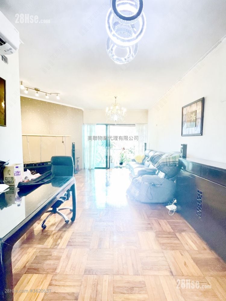 Woodland Crest Sell 3 Bedrooms , 2 Bathrooms 942 ft² Woodland Crest Sell 3 Bedrooms , 2 Bathrooms 942 ft²