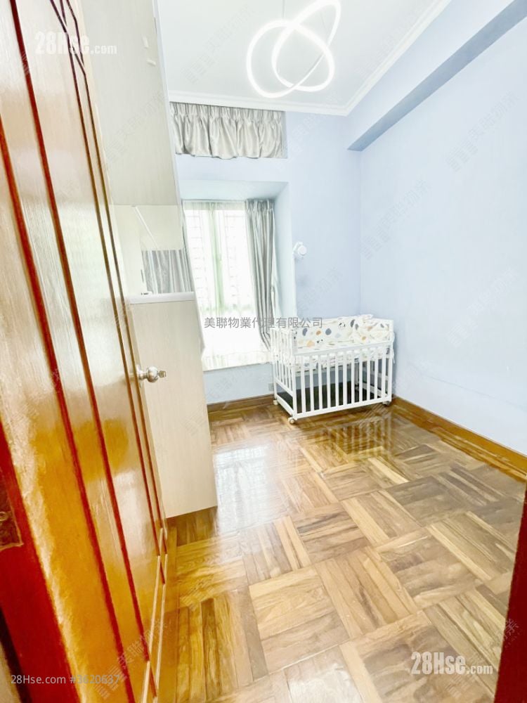 Woodland Crest Sell 3 Bedrooms , 2 Bathrooms 942 ft² Woodland Crest Sell 3 Bedrooms , 2 Bathrooms 942 ft²