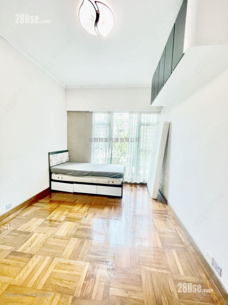 Woodland Crest Sell 3 Bedrooms , 2 Bathrooms 942 ft² Woodland Crest Sell 3 Bedrooms , 2 Bathrooms 942 ft²