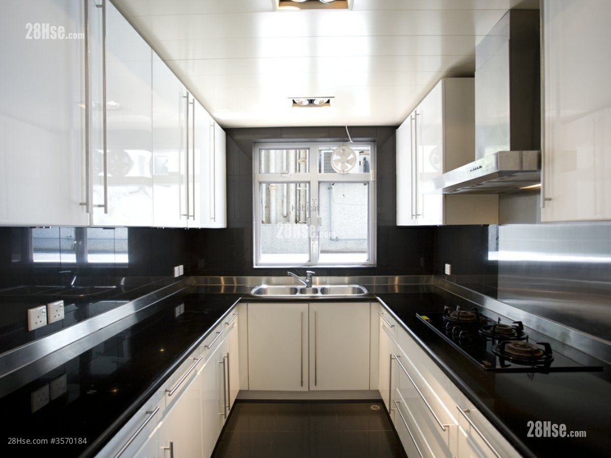 Grosse Pointe Villa 售盤 3 房 , 2 浴室 2,438 平方呎 Grosse Pointe Villa 售盤 3 房 , 2 浴室 2,438 平方呎