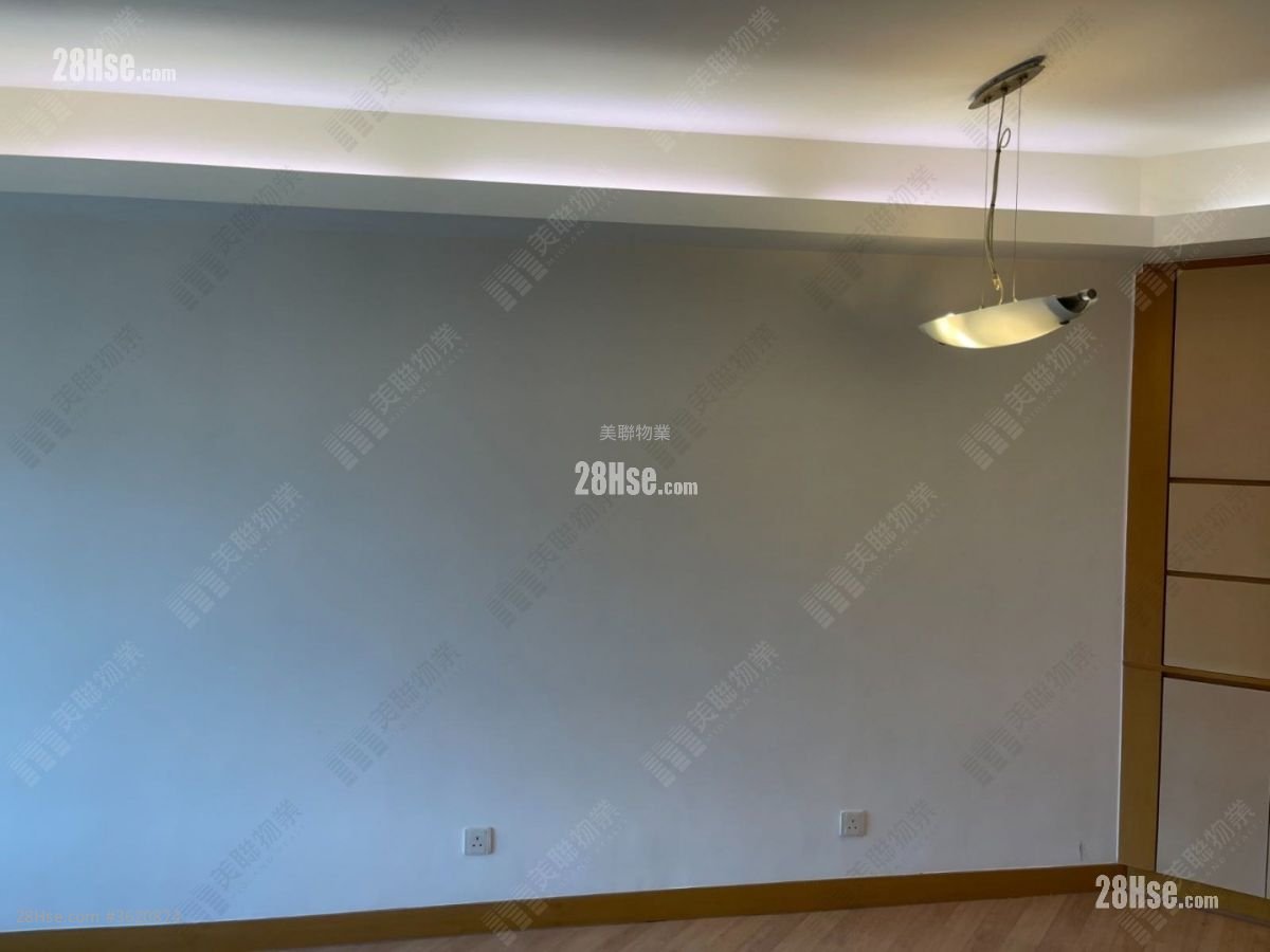 living room: Central Park Sell 3 Bedrooms 701 ft² living room: Central Park Sell 3 Bedrooms 701 ft²