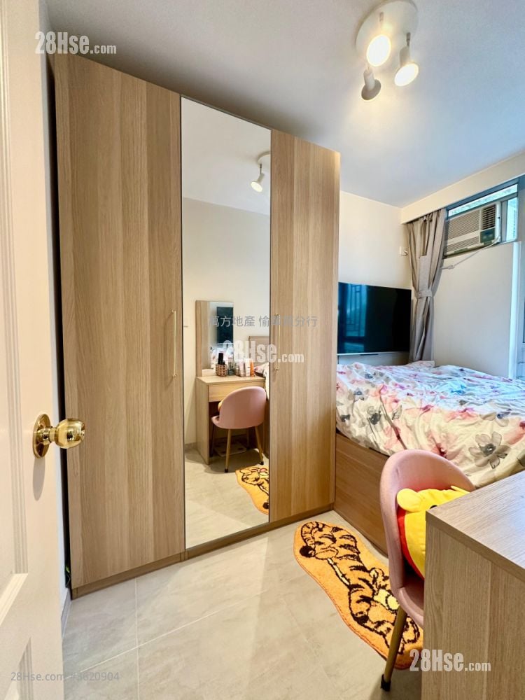 Mei Pak Court Sell 2 Bedrooms , 1 Bathroom 446 ft² Mei Pak Court Sell 2 Bedrooms , 1 Bathroom 446 ft²