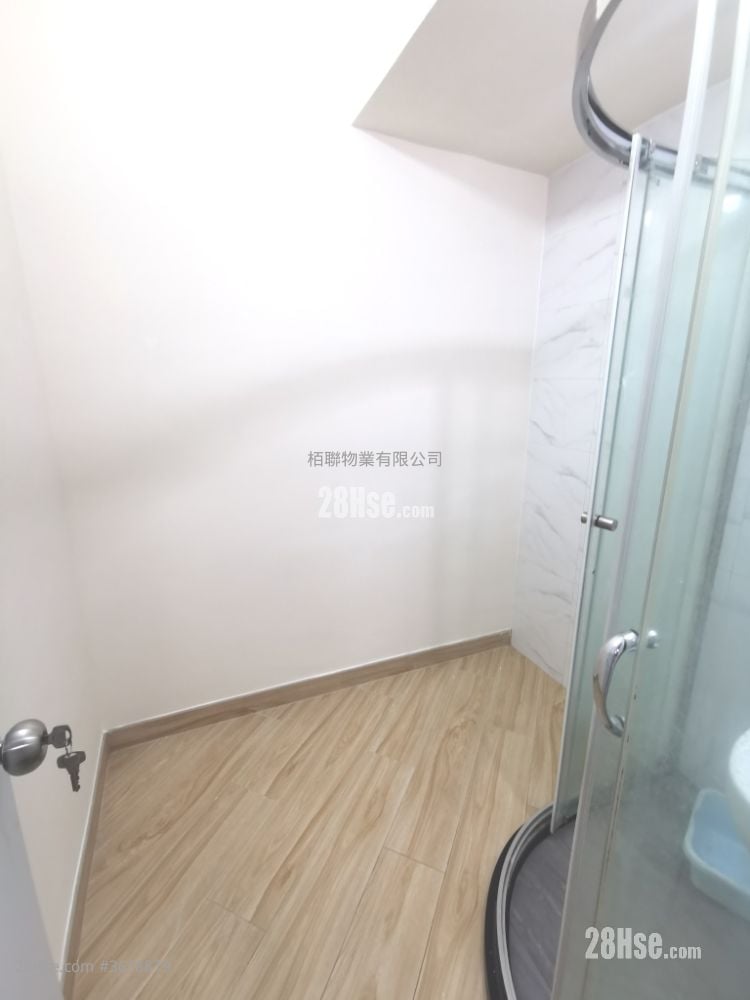 Lung Man Building Rental 4 Bedrooms , 2 Bathrooms 1,109 ft² Lung Man Building Rental 4 Bedrooms , 2 Bathrooms 1,109 ft²